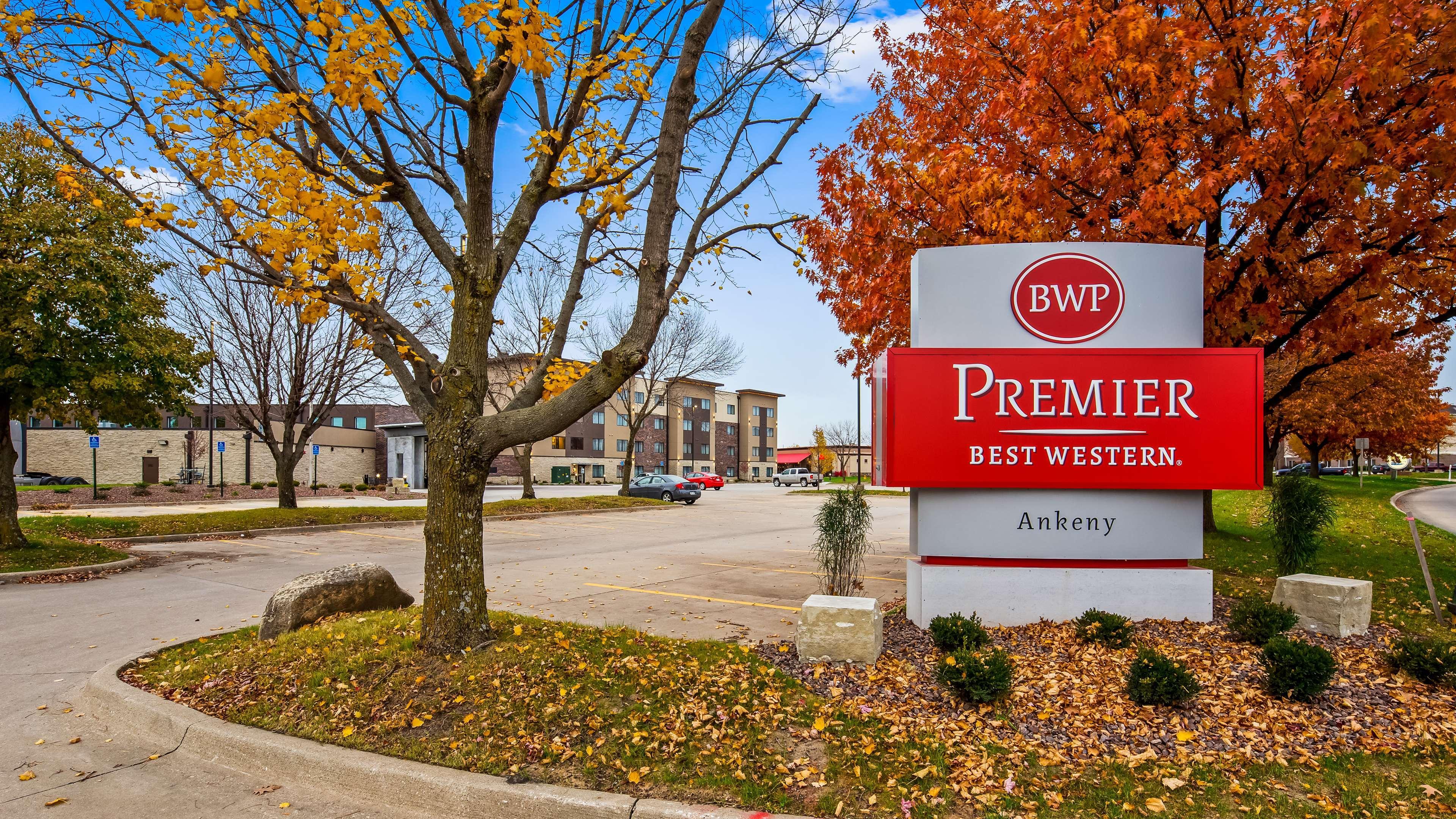 Best Western Plus Okotoks Inn & Suites Exterior photo